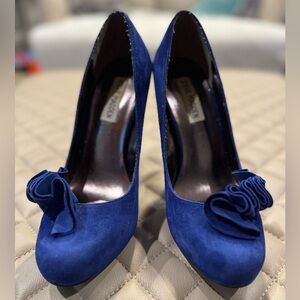 Steve Madden Topazz heels, size 7.5,  Ruffle Pumps in color Blue, Suede material